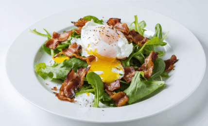 découvrez les spécialités incontournables de la gastronomie lyonnaise à travers un voyage savoureux au cœur de lyon. explorez les plats typiques à ne pas manquer pour une expérience culinaire authentique.