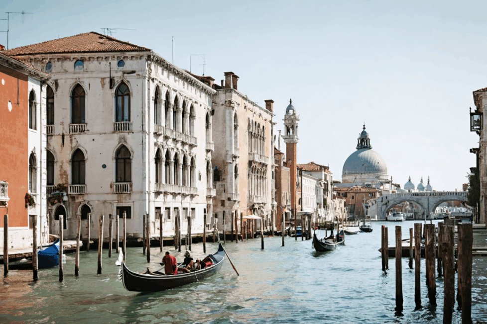 partez à la découverte des plus belles villes italiennes à visiter absolument. explorez les incontournables d’un voyage en italie et laissez-vous séduire par leur charme unique et leur histoire fascinante.