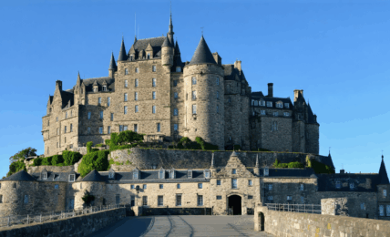 découvrez l’hôtel la mère poulard, une oasis de sérénité nichée au cœur du mont saint-michel. profitez d’un séjour inoubliable entre charme historique, confort moderne et cuisine traditionnelle.