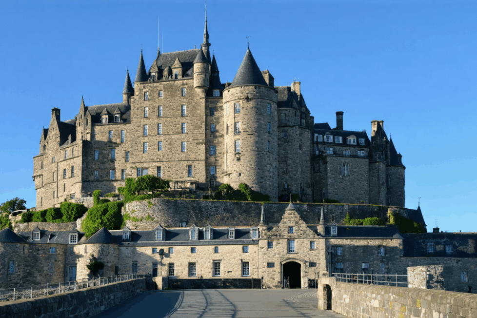 découvrez l’hôtel la mère poulard, une oasis de sérénité nichée au cœur du mont saint-michel. profitez d’un séjour inoubliable entre charme historique, confort moderne et cuisine traditionnelle.