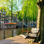 découvrez la balançoire à amsterdam, une expérience unique et incontournable qui vous offre des vues imprenables et des moments de joie inoubliables au cœur de la ville.