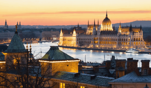 explorez budapest en 72 heures avec notre guide essentiel, découvrez les sites incontournables, les trésors cachés et les expériences uniques pour un séjour inoubliable.