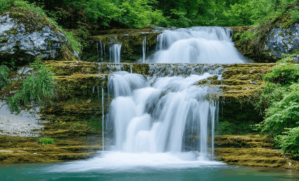 découvrez la cascade du hérisson grâce à notre guide complet : itinéraires incontournables, conseils pratiques et paysages époustouflants pour une aventure inoubliable.