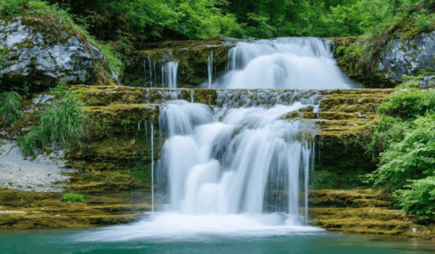 découvrez la cascade du hérisson grâce à notre guide complet : itinéraires incontournables, conseils pratiques et paysages époustouflants pour une aventure inoubliable.