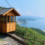 découvrez le funiculaire de san sebastián à travers notre guide ultime, incluant des conseils pratiques pour une expérience inoubliable entre mer et montagne.