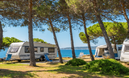découvrez la côte d'azur, un véritable paradis pour les passionnés de camping, alliant paysages magnifiques, ambiance méditerranéenne et sites de camping d'exception.