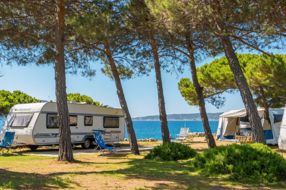 découvrez la côte d'azur, un véritable paradis pour les passionnés de camping, alliant paysages magnifiques, ambiance méditerranéenne et sites de camping d'exception.