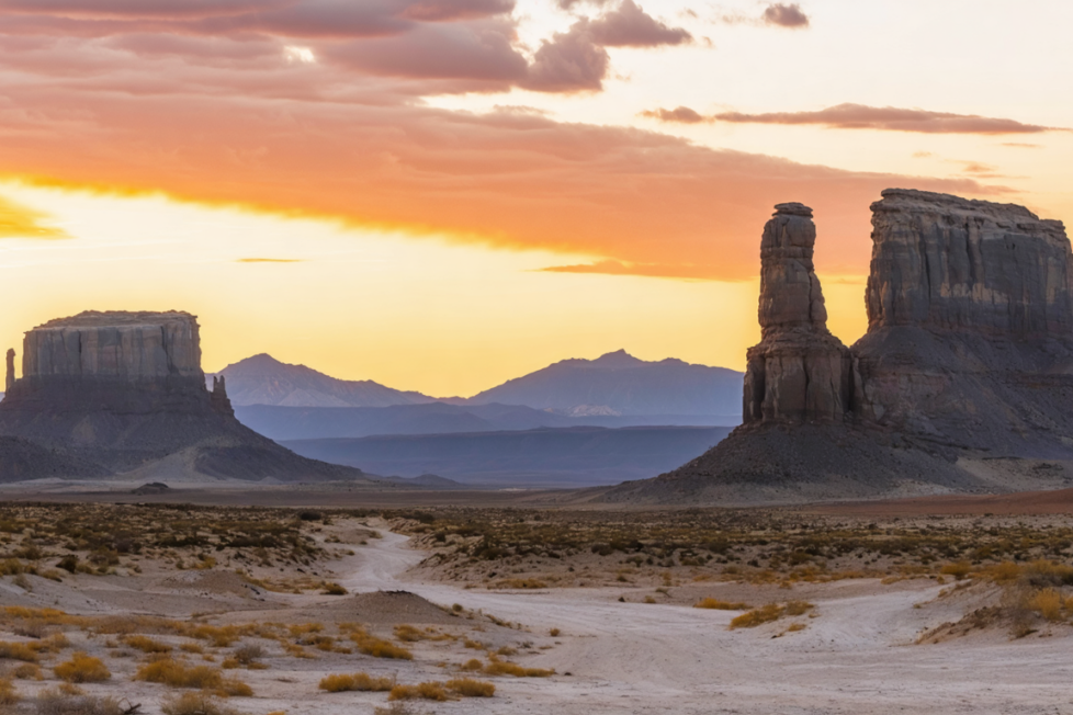 découvrez les 5 hébergements incontournables pour passer une nuit inoubliable dans le désert des bardenas, entre nature sauvage et confort unique.