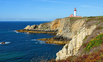 explorez les sites incontournables du morbihan, entre paysages naturels, patrimoine historique et culture bretonne authentique.